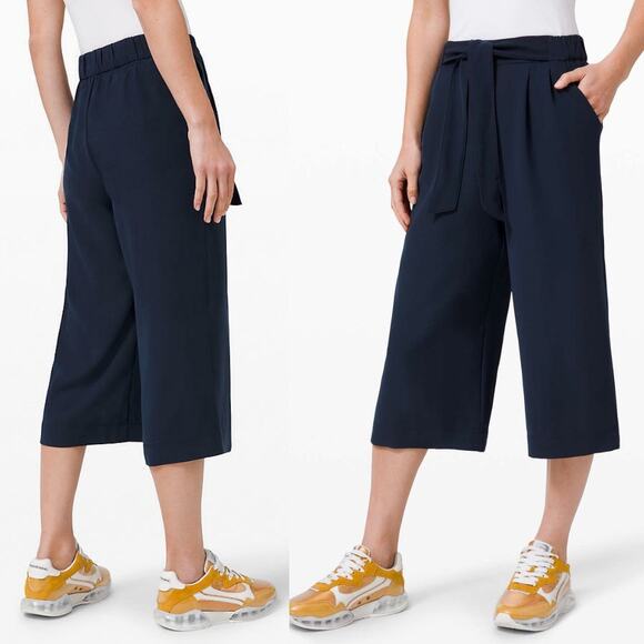 NEW Lululemon Noir Crop Wide Leg Belted True Navy Size 2 Preppy Minimalist - Picture 1 of 9